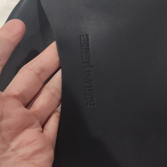 Portland Leather Large Circle Crossbody Bag In Black - Picture 3 of 11